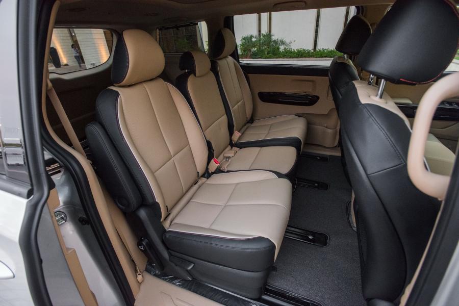  Kia Grand Carnival 2014 года  (фото 17 из 24)